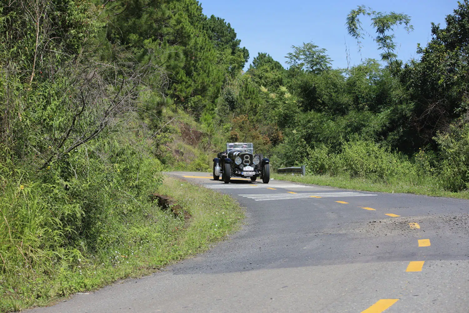 Highland Road Journeys by Classic Car or Motorbike