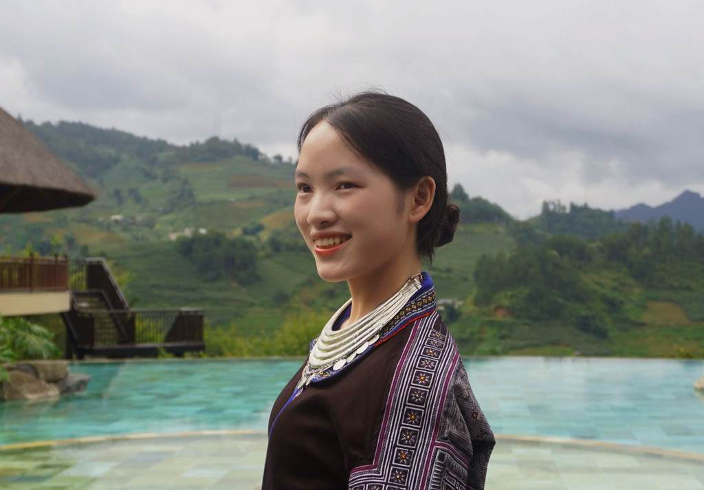Local Garrya associate overlooking the Mu Cang Chai landscape